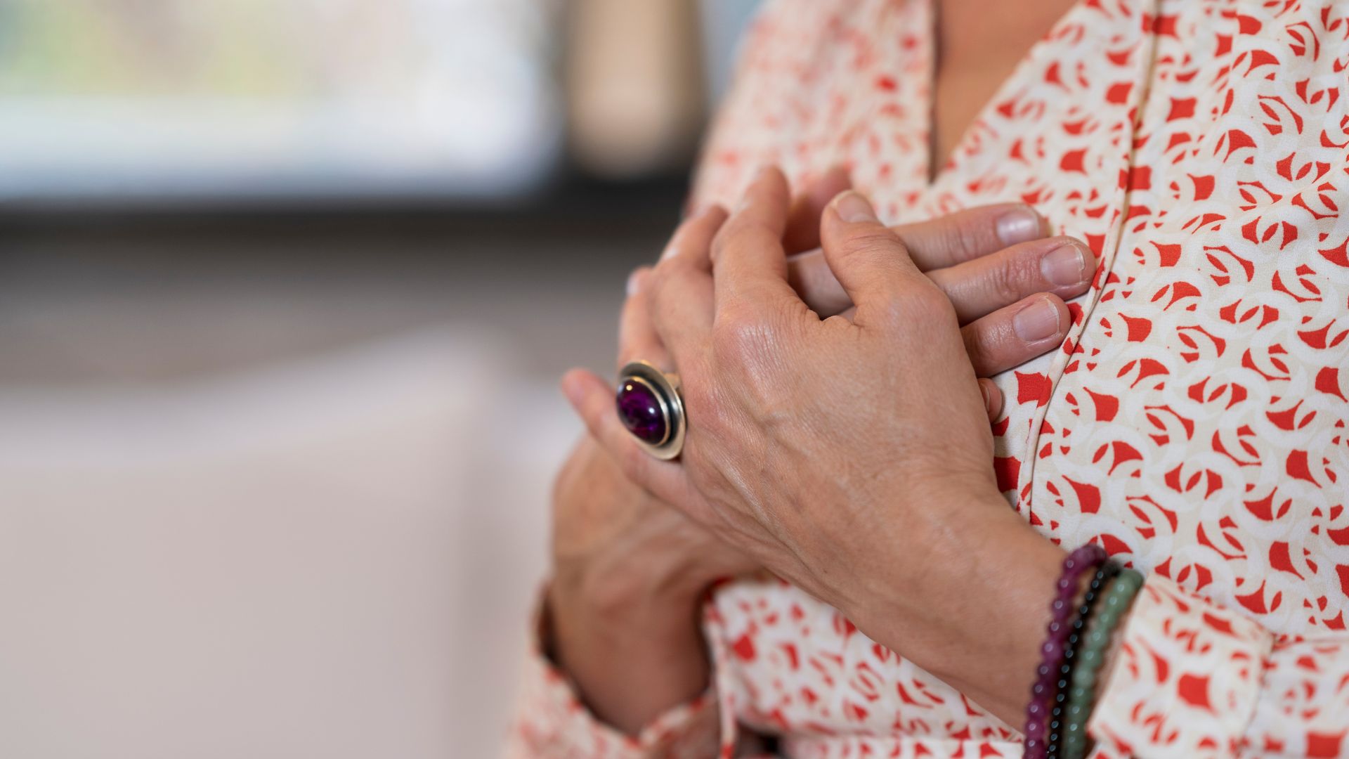 Female Trust - Hand aufs Herz